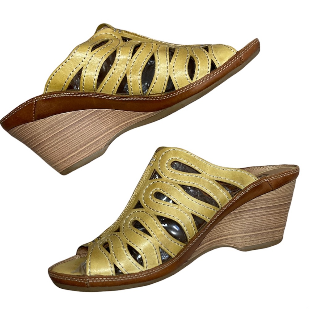 Pikolinos: Leather Wedge Mule Sandals in Yellow | Sz 39